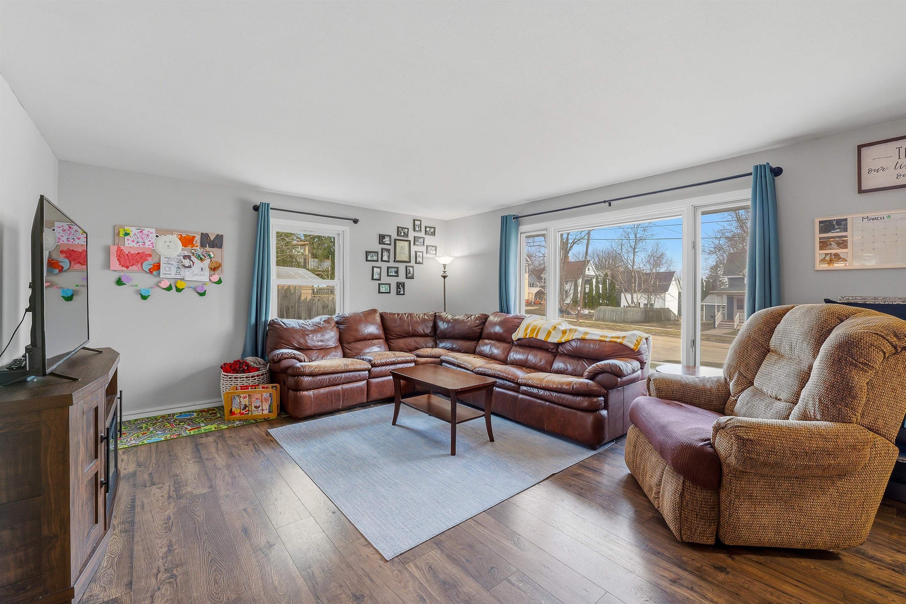 315 BELLEVILLE Street