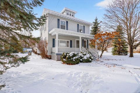 Photo of 330 MAIN Street, OCONTO, WI 54153 (MLS # 50319025)