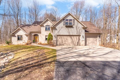 Photo of 1825 PINE TREE Court, LUXEMBURG, WI 54217 (MLS # 50323475)
