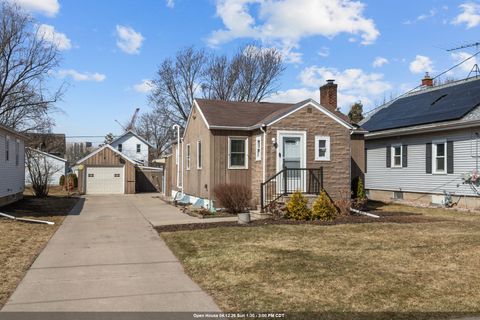Photo of 571 GROVE Street, NEENAH, WI 54956 (MLS # 50323216)