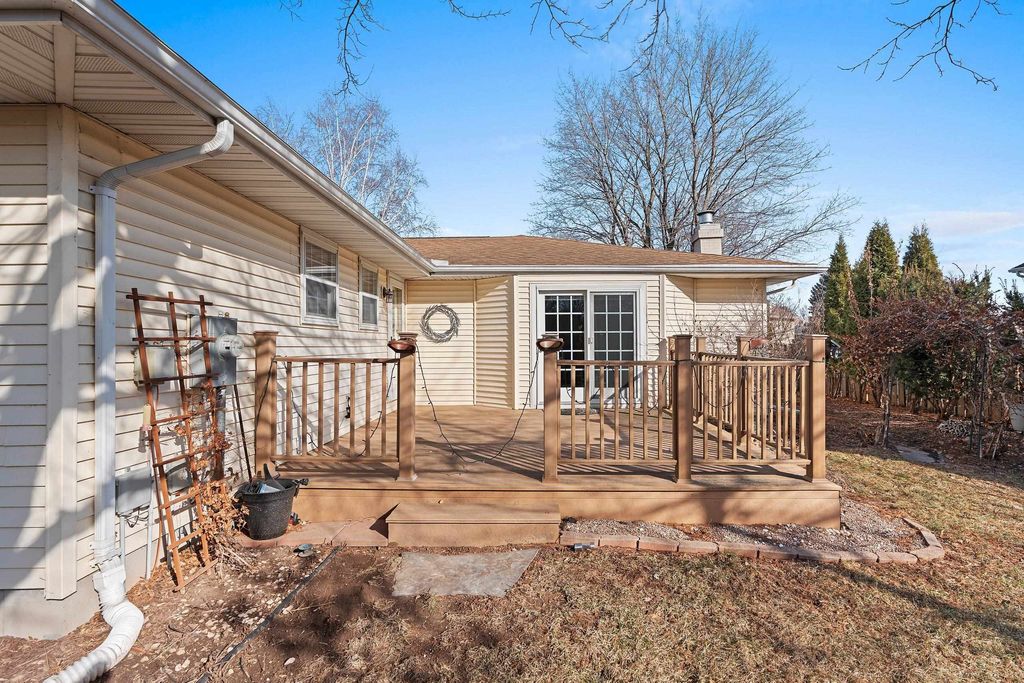 Photo of 1831 S MAYFAIR Drive, APPLETON, WI 54914 (MLS # 50321856)