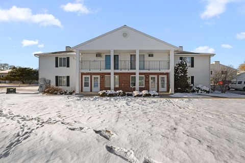 Photo of 49 UNIVERSITY Drive, FOND DU LAC, WI 54935 (MLS # 50319700)