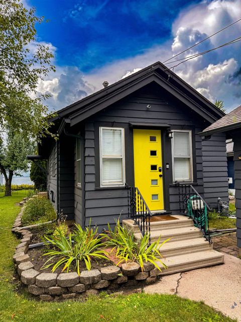 Photo of 2927 SUNSET POINT Lane, OSHKOSH, WI 54904 (MLS # 50317661)