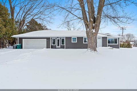 Photo of 4710 W CAPITOL Drive, APPLETON, WI 54913 (MLS # 50318476)