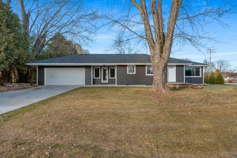 Photo of 4710 W CAPITOL Drive, APPLETON, WI 54913 (MLS # 50318476)