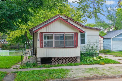 Photo of 115 N IRWIN Avenue, GREEN BAY, WI 54301 (MLS # 50332758)