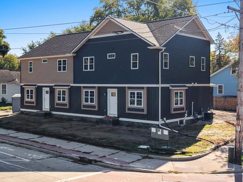 Photo of 1300 E WALNUT Street, GREEN BAY, WI 54301 (MLS # 50319121)