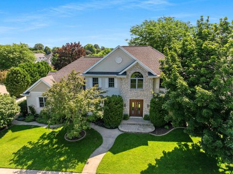 Photo of 1404 MAHLER Boulevard, NEENAH, WI 54956 (MLS # 50321585)