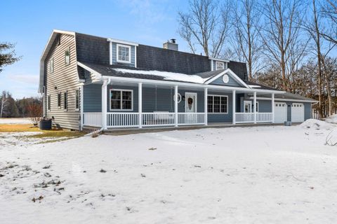 Photo of 1007 SCHABOW Street, GRESHAM, WI 54128 (MLS # 50320119)