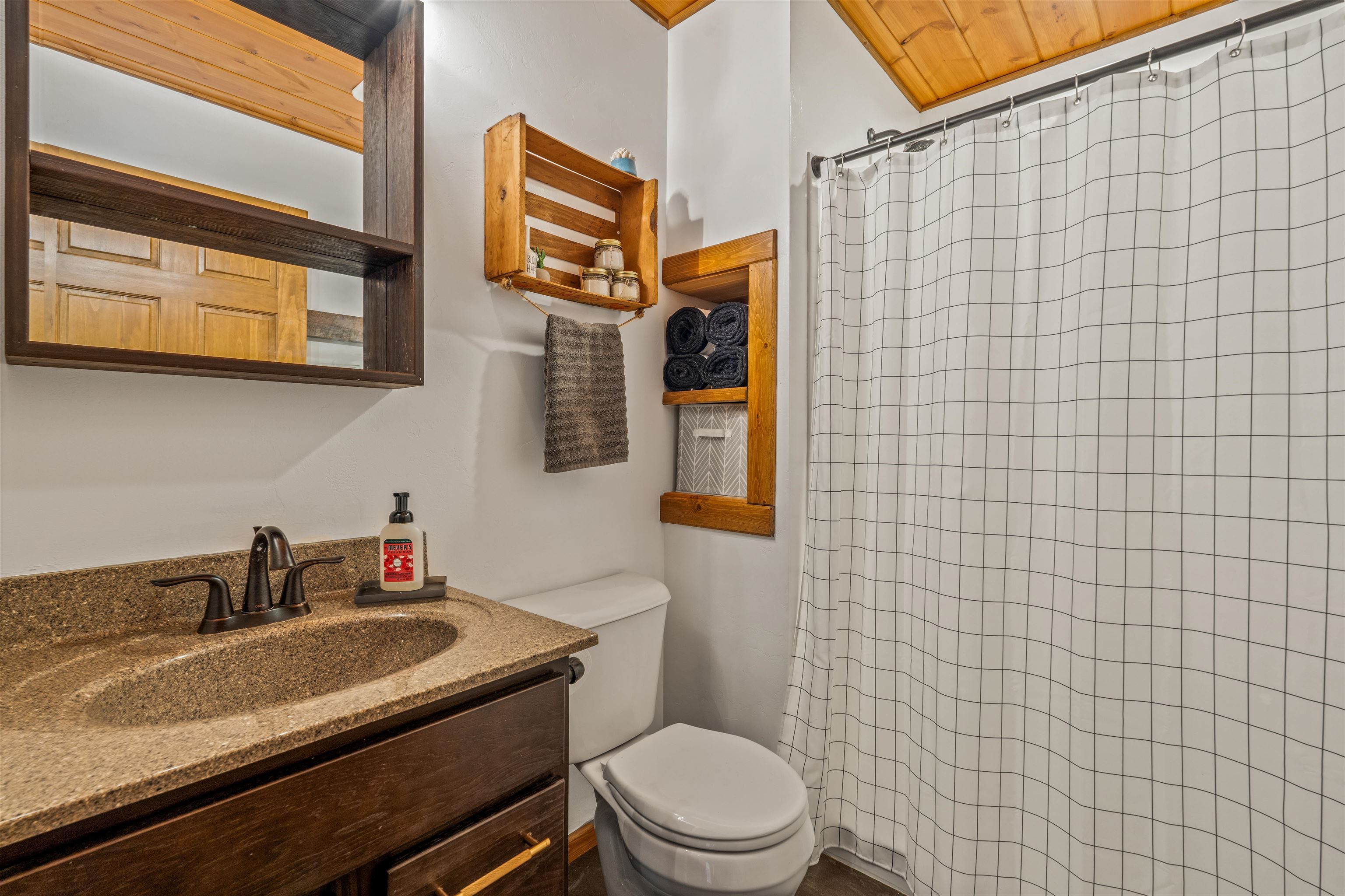 Shawano, Wisconsin 54166, United States, 4 Bedrooms Bedrooms, ,2 BathroomsBathrooms,Residential,Pending,21263