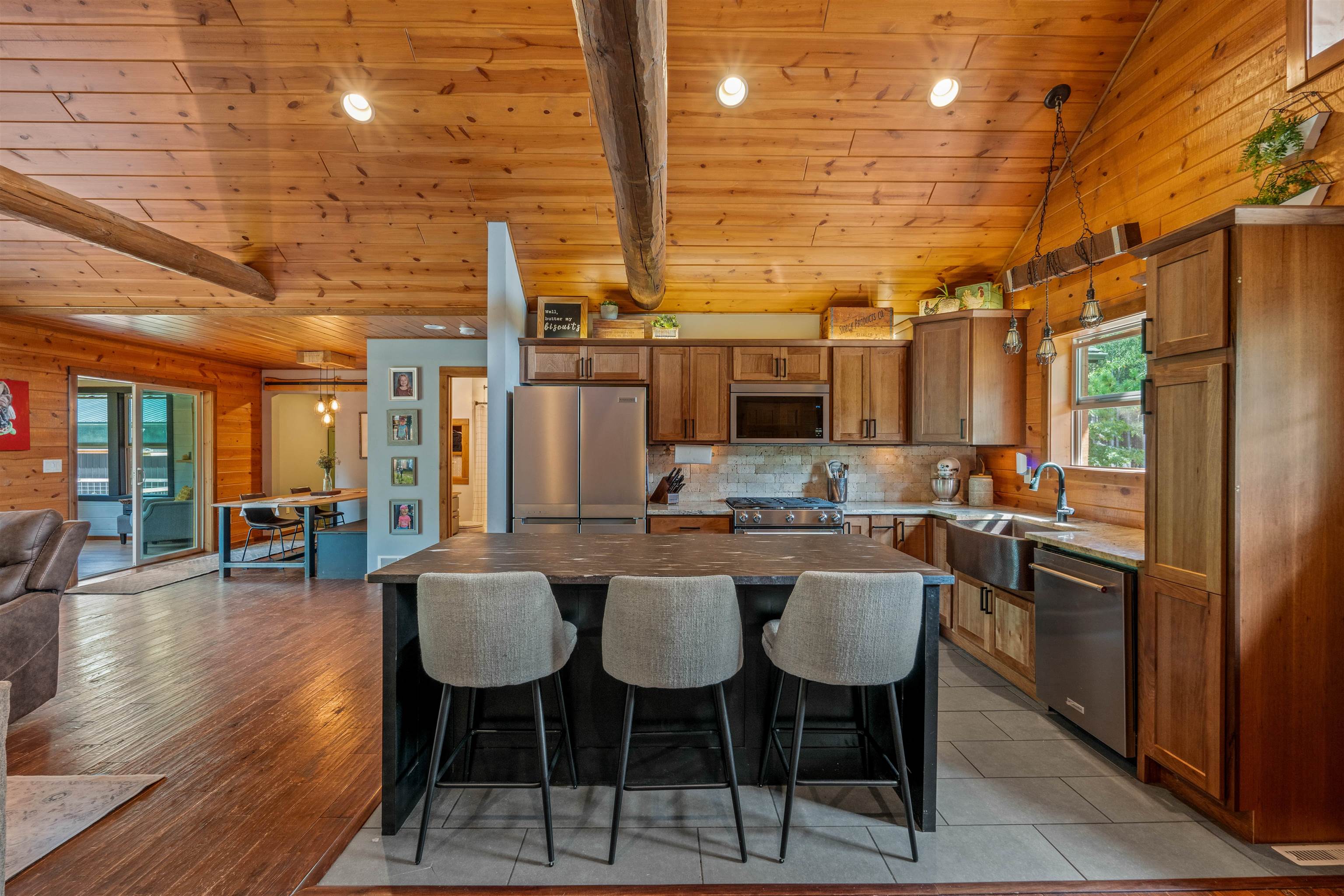 Shawano, Wisconsin 54166, United States, 4 Bedrooms Bedrooms, ,2 BathroomsBathrooms,Residential,Pending,21263