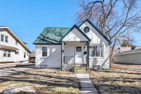Photo of 405 2ND Street, NEENAH, WI 54956 (MLS # 50322302)