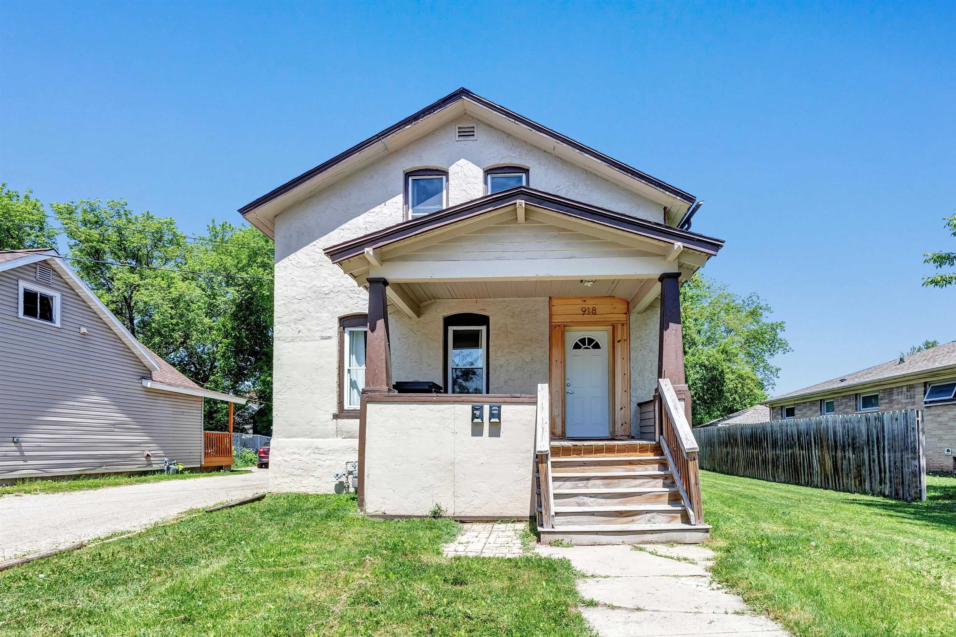 Photo 1 of 38 — 918 DIVISION Street, GREEN BAY, WI 54303