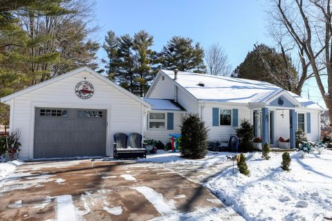 Photo of N6306 POND Street, MANAWA, WI 54949 (MLS # 50321758)