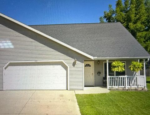 Photo of 113 5TH Street, OCONTO, WI 54153 (MLS # 50321312)