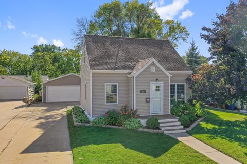 Photo of 317 8TH Street, MENASHA, WI 54952 (MLS # 50316090)