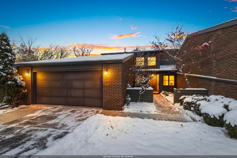 Photo of 112 WEBSTER HEIGHTS Drive, GREEN BAY, WI 54301 (MLS # 50318917)