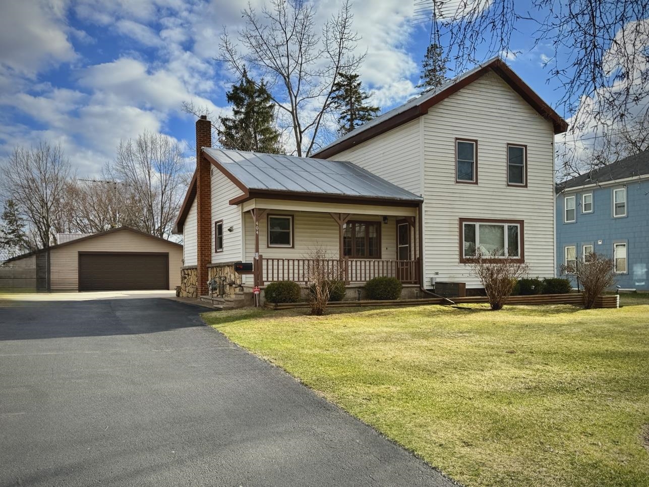 Photo 1 of 90 — 404 BROADWAY, BERLIN, WI 54923