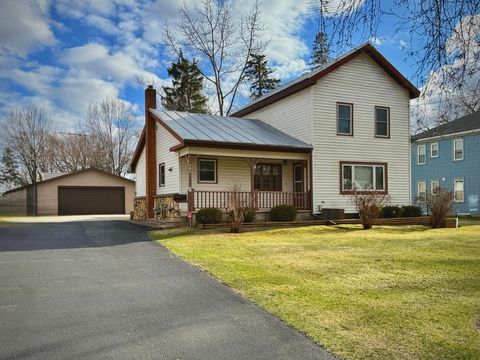 Photo of 404 BROADWAY St, BERLIN, WI 54923 (MLS # 50323553)