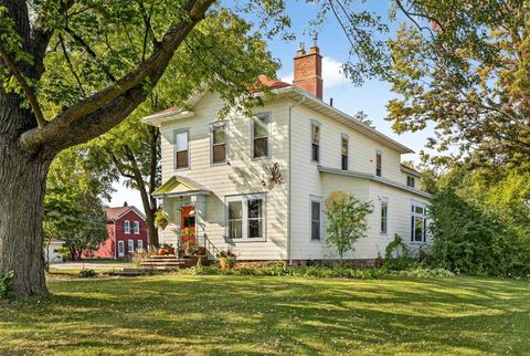 Photo of 419 S CHURCH Street, NEENAH, WI 54956 (MLS # 50316280)