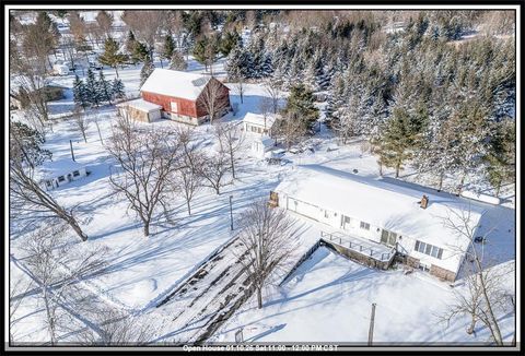 Photo of E8130 FLEASE Road, NEW LONDON, WI 54961 (MLS # 50319651)