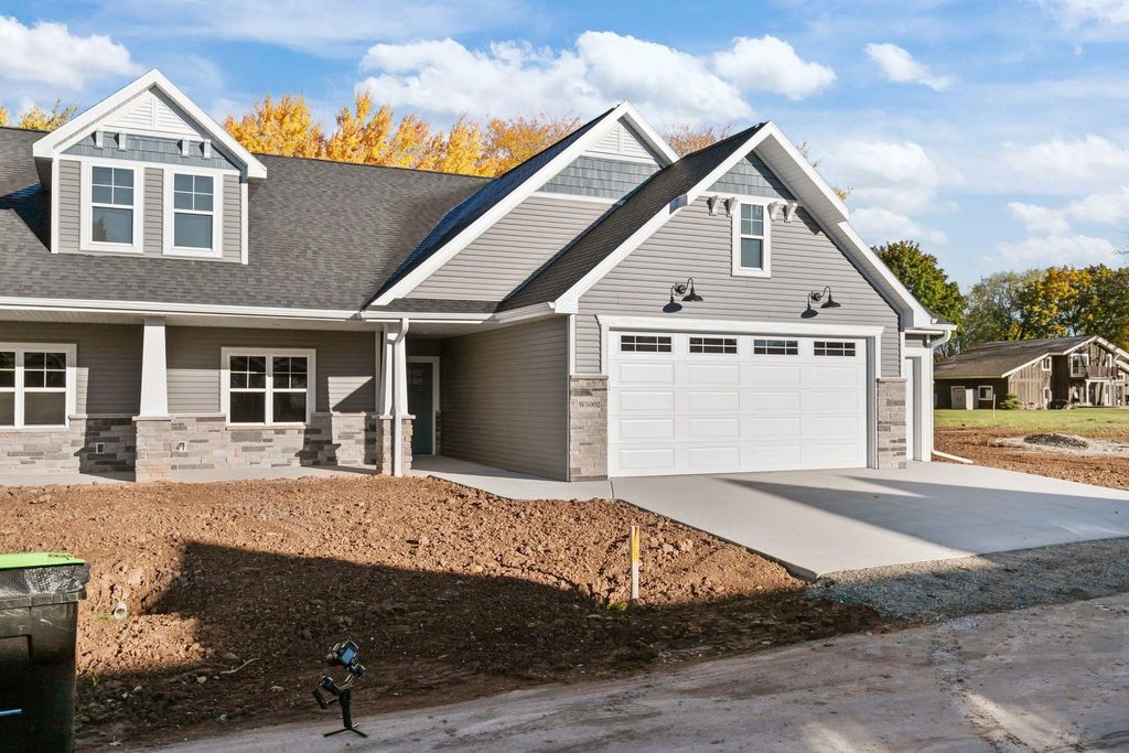 Photo of W5002 COTTAGE Lane, SHERWOOD, WI 54169 (MLS # 50317369)