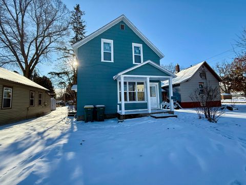 Photo of 104 LAKE Street, MARINETTE, WI 54143 (MLS # 50319250)