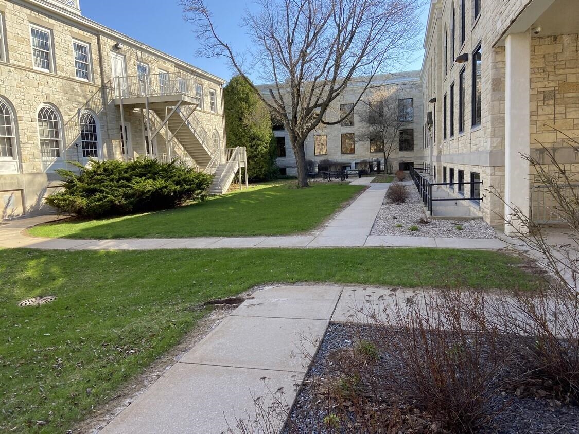 1101 E SOUTH RIVER Street