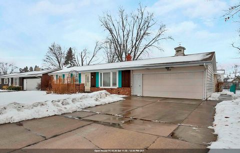 Photo of 350 N TAYLOR Street, GREEN BAY, WI 54303 (MLS # 50319696)
