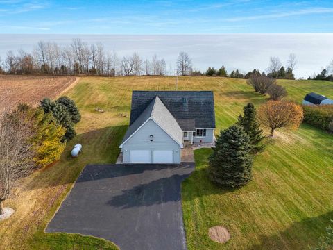 Photo of N1356 LAKESHORE Road, KEWAUNEE, WI 54216 (MLS # 50318484)