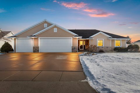 Photo of 2141 WHEAT Way, GREEN BAY, WI 54311 (MLS # 50319994)