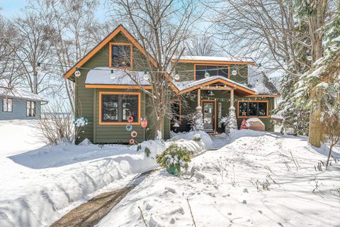 Photo of 1783 BRIGHTON BEACH Road, MENASHA, WI 54952 (MLS # 50322417)