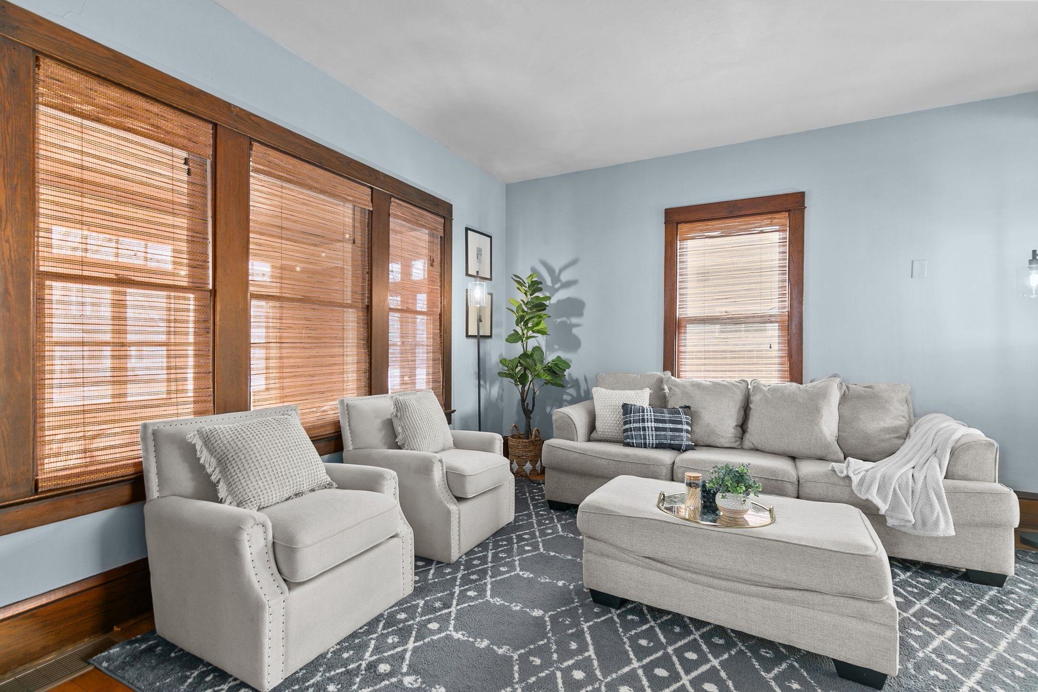 913 N HARRIMAN Street