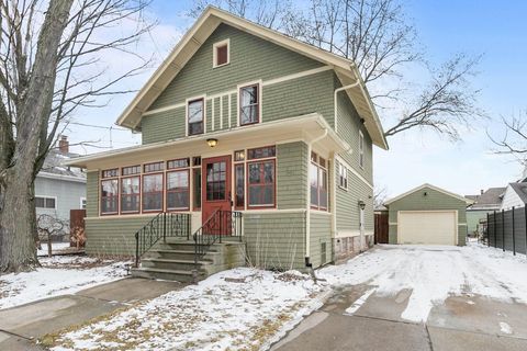 Photo of 913 N HARRIMAN Street, APPLETON, WI 54911 (MLS # 50321624)