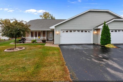 Photo of 30 SOMERSET Lane, FOND DU LAC, WI 54935 (MLS # 50316756)