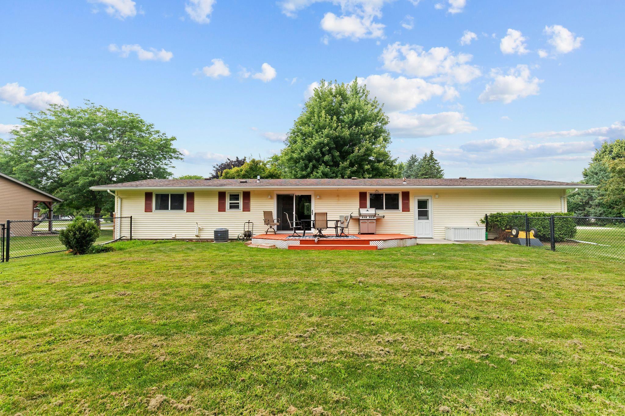 Appleton, Wisconsin 54914, United States, 3 Bedrooms Bedrooms, ,2 BathroomsBathrooms,Residential,Active,183140