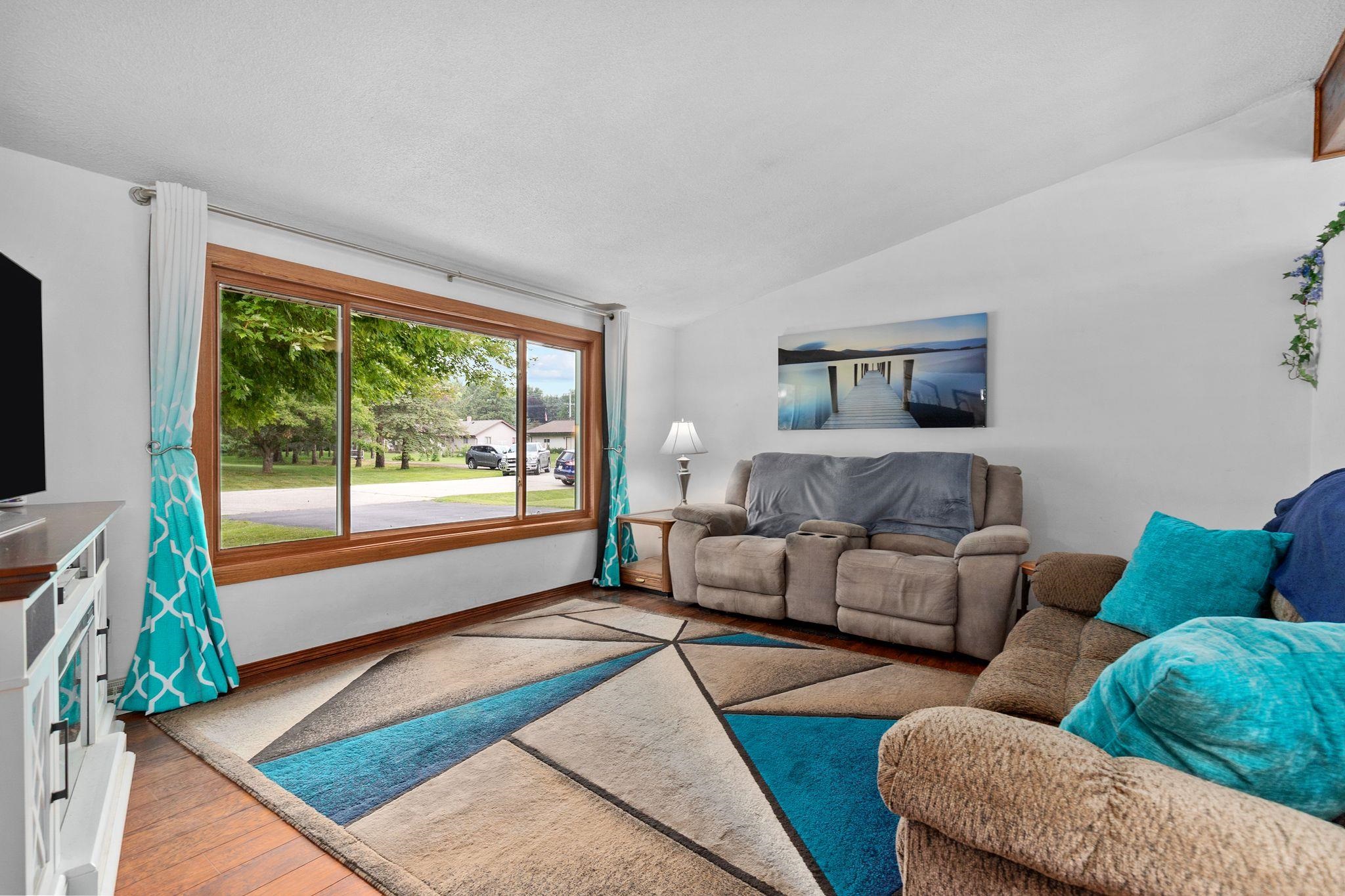 Appleton, Wisconsin 54914, United States, 3 Bedrooms Bedrooms, ,2 BathroomsBathrooms,Residential,Active,183140