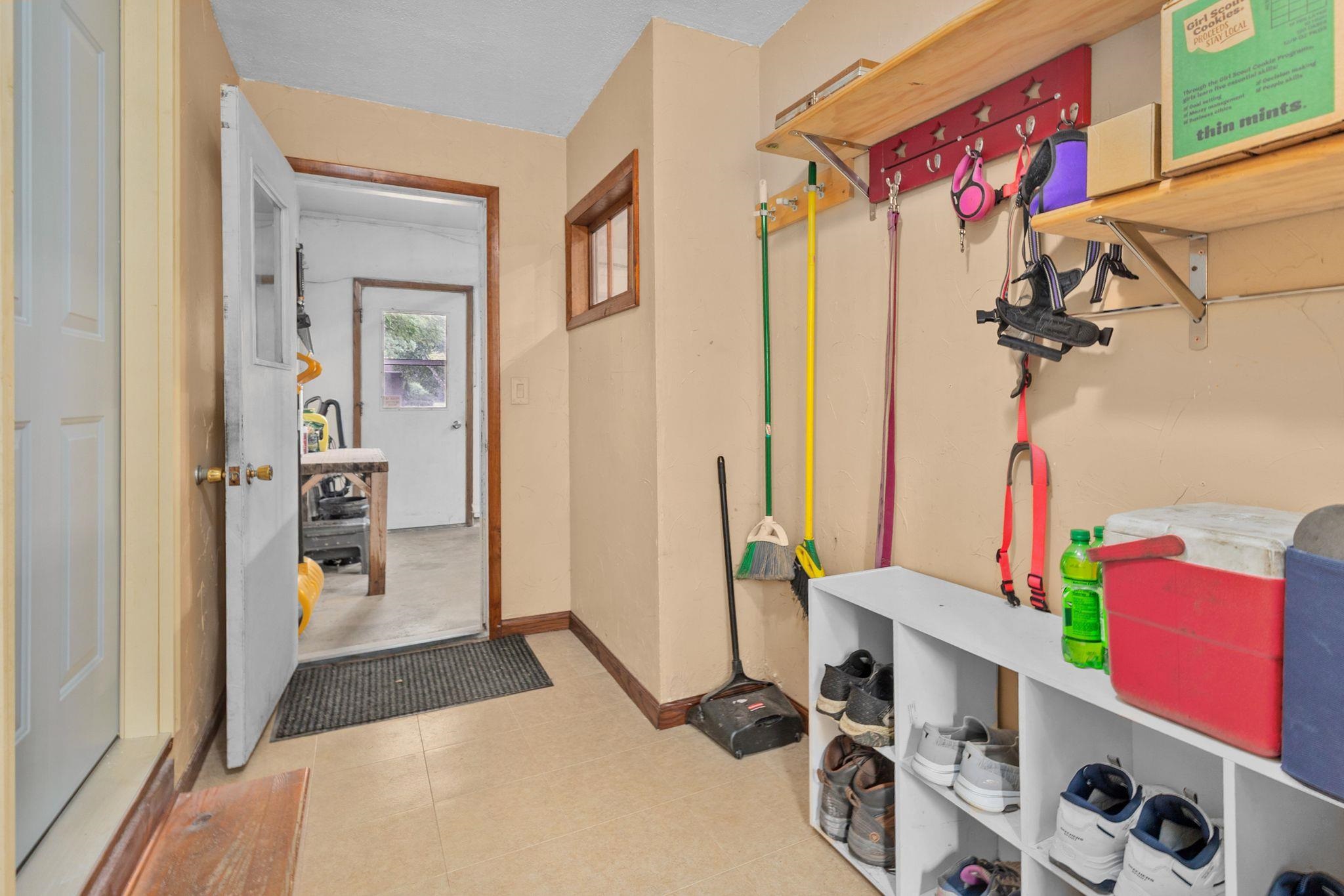 Appleton, Wisconsin 54914, United States, 3 Bedrooms Bedrooms, ,2 BathroomsBathrooms,Residential,Active,183140