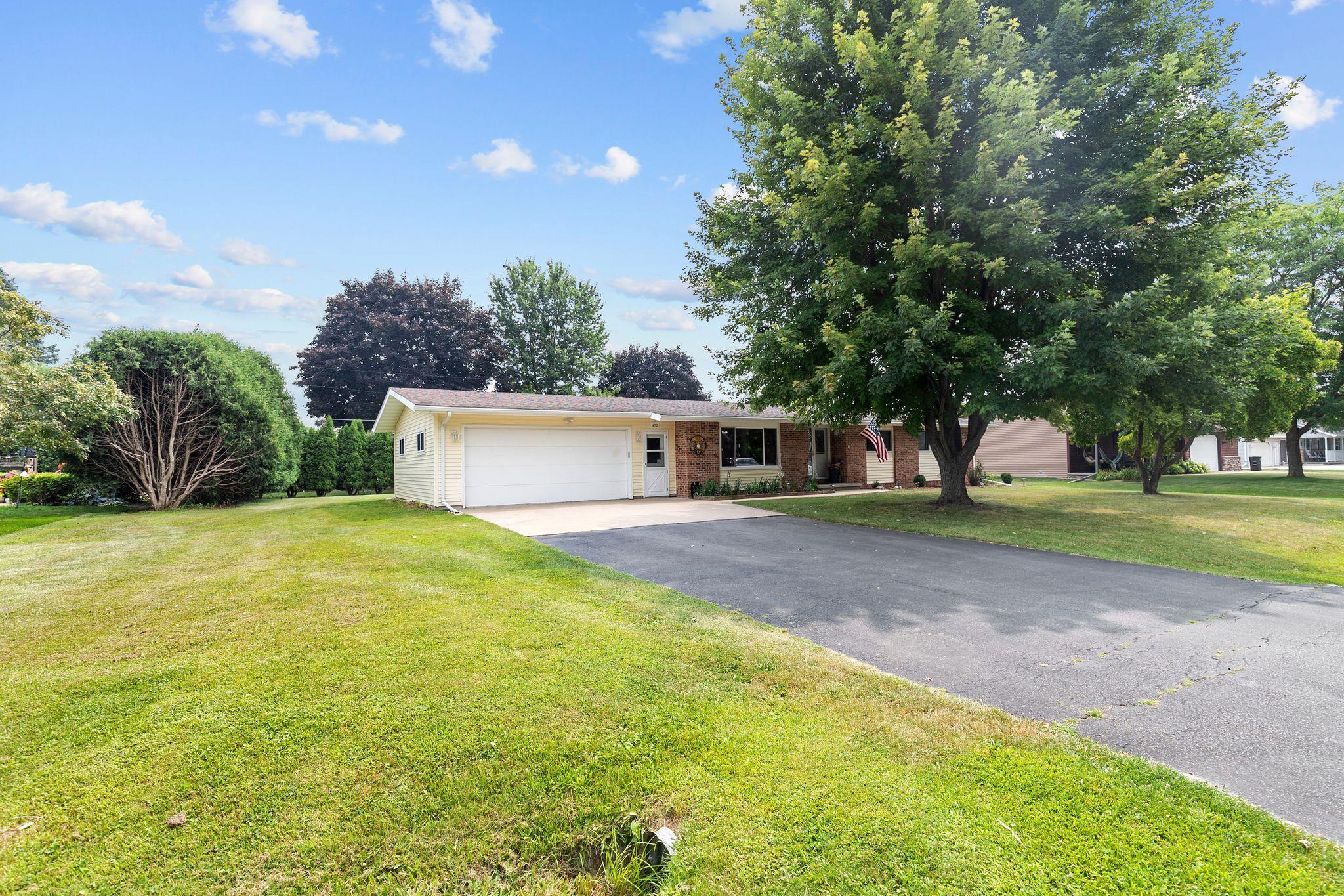 Appleton, Wisconsin 54914, United States, 3 Bedrooms Bedrooms, ,2 BathroomsBathrooms,Residential,Active,183140