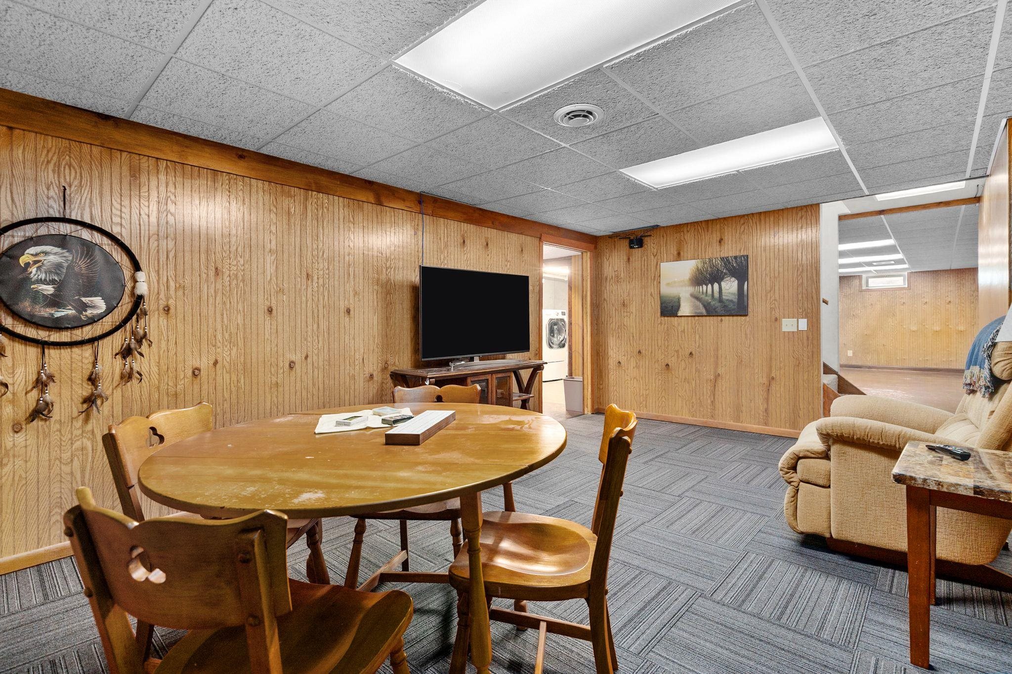 Appleton, Wisconsin 54914, United States, 3 Bedrooms Bedrooms, ,2 BathroomsBathrooms,Residential,Active,183140