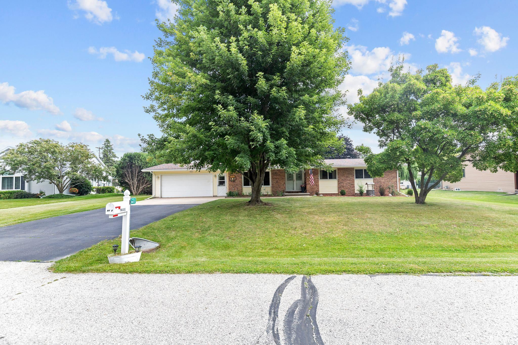 Appleton, Wisconsin 54914, United States, 3 Bedrooms Bedrooms, ,2 BathroomsBathrooms,Residential,Active,183140