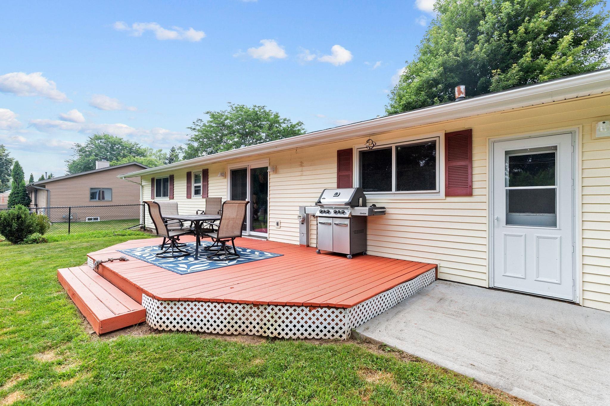 Appleton, Wisconsin 54914, United States, 3 Bedrooms Bedrooms, ,2 BathroomsBathrooms,Residential,Active,183140