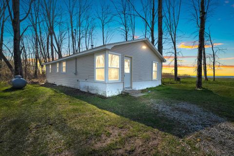 Photo of 229 BAY Road, PESHTIGO, WI 54147 (MLS # 50308068)