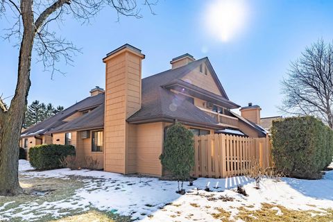 Photo of 1377 W 18TH Avenue, OSHKOSH, WI 54902 (MLS # 50321314)