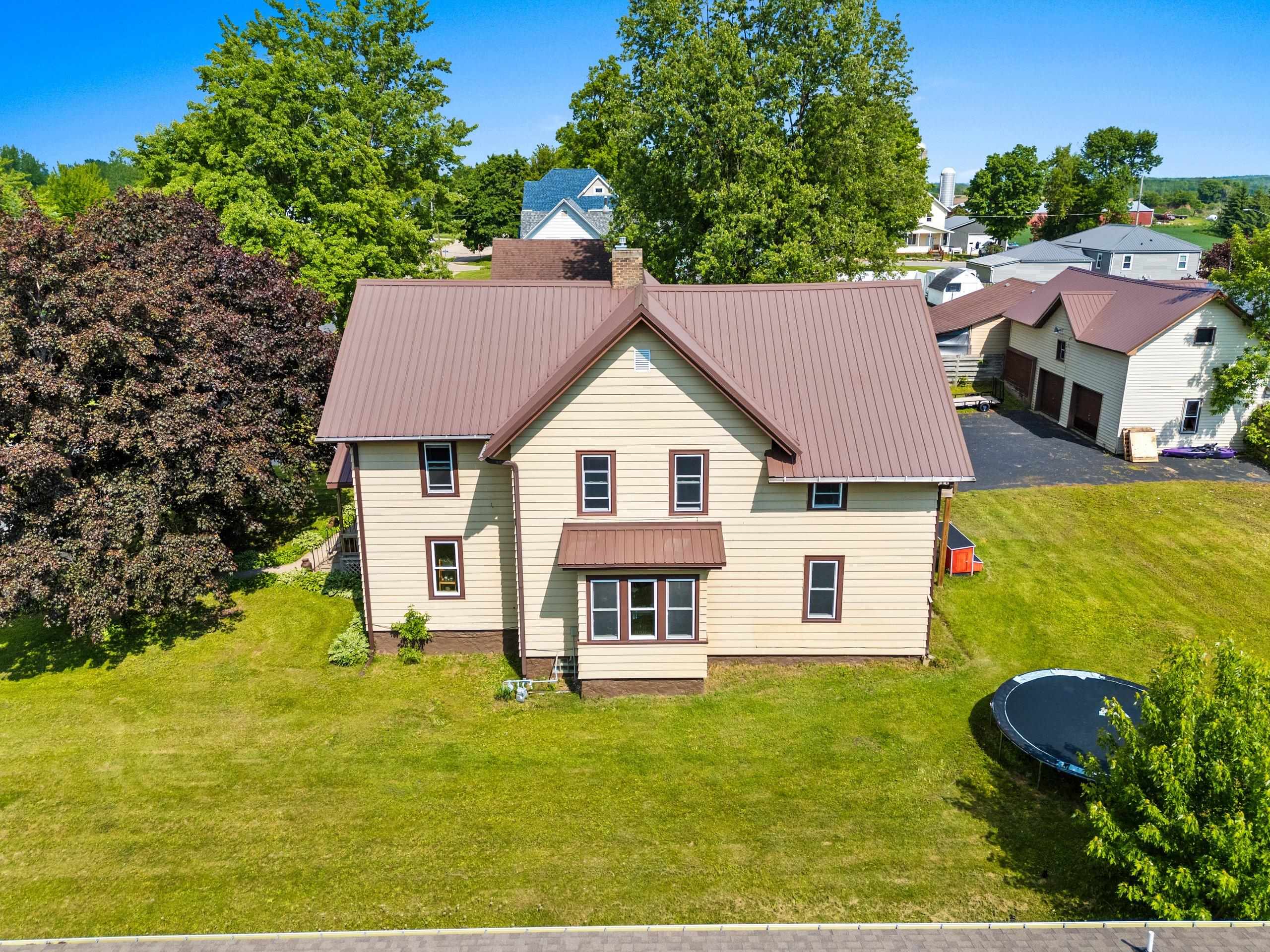 Cecil, Wisconsin 54111, United States, 6 Bedrooms Bedrooms, ,2 BathroomsBathrooms,Residential,Active,145634