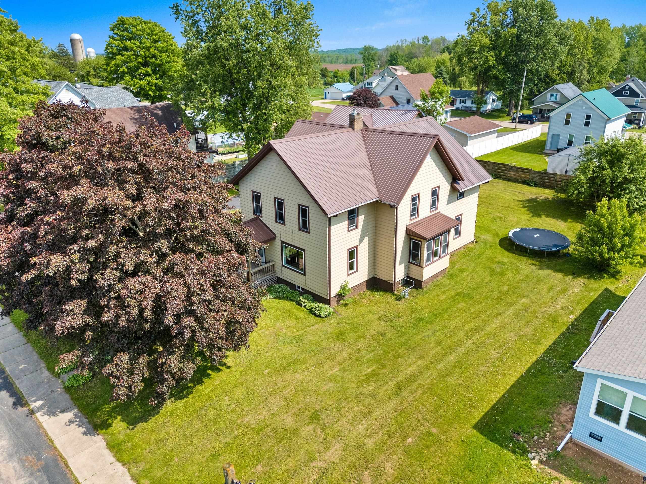 Cecil, Wisconsin 54111, United States, 6 Bedrooms Bedrooms, ,2 BathroomsBathrooms,Residential,Active,145634