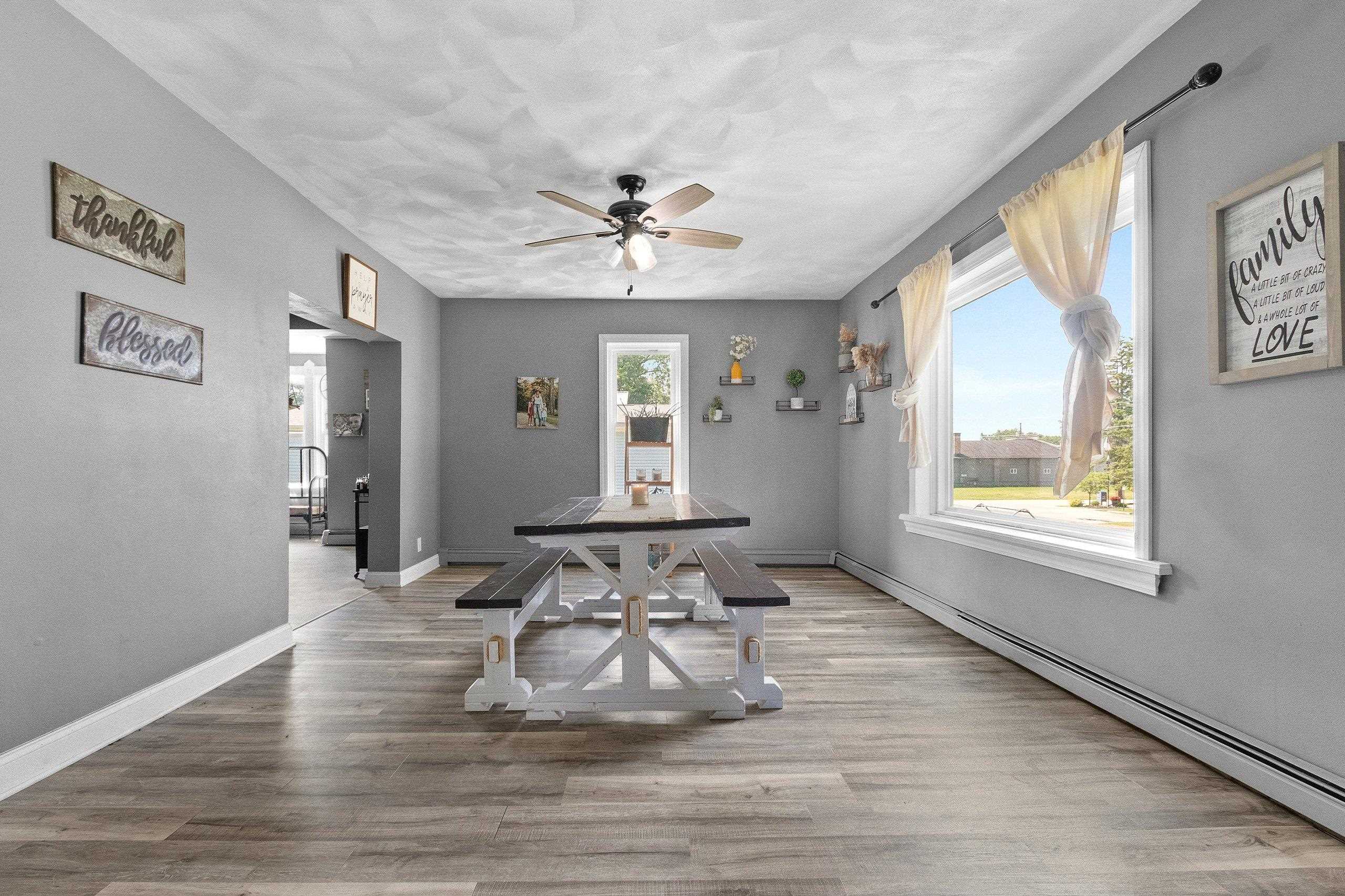 Cecil, Wisconsin 54111, United States, 6 Bedrooms Bedrooms, ,2 BathroomsBathrooms,Residential,Active,145634