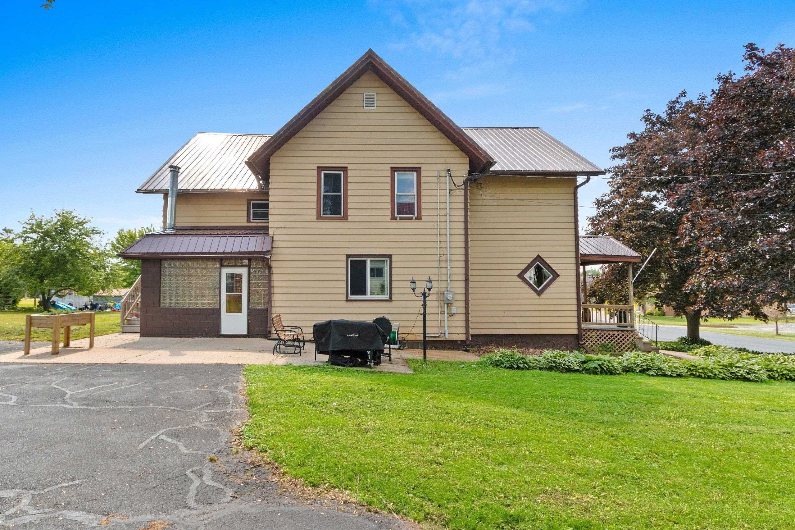 Cecil, Wisconsin 54111, United States, 6 Bedrooms Bedrooms, ,2 BathroomsBathrooms,Residential,Active,145634