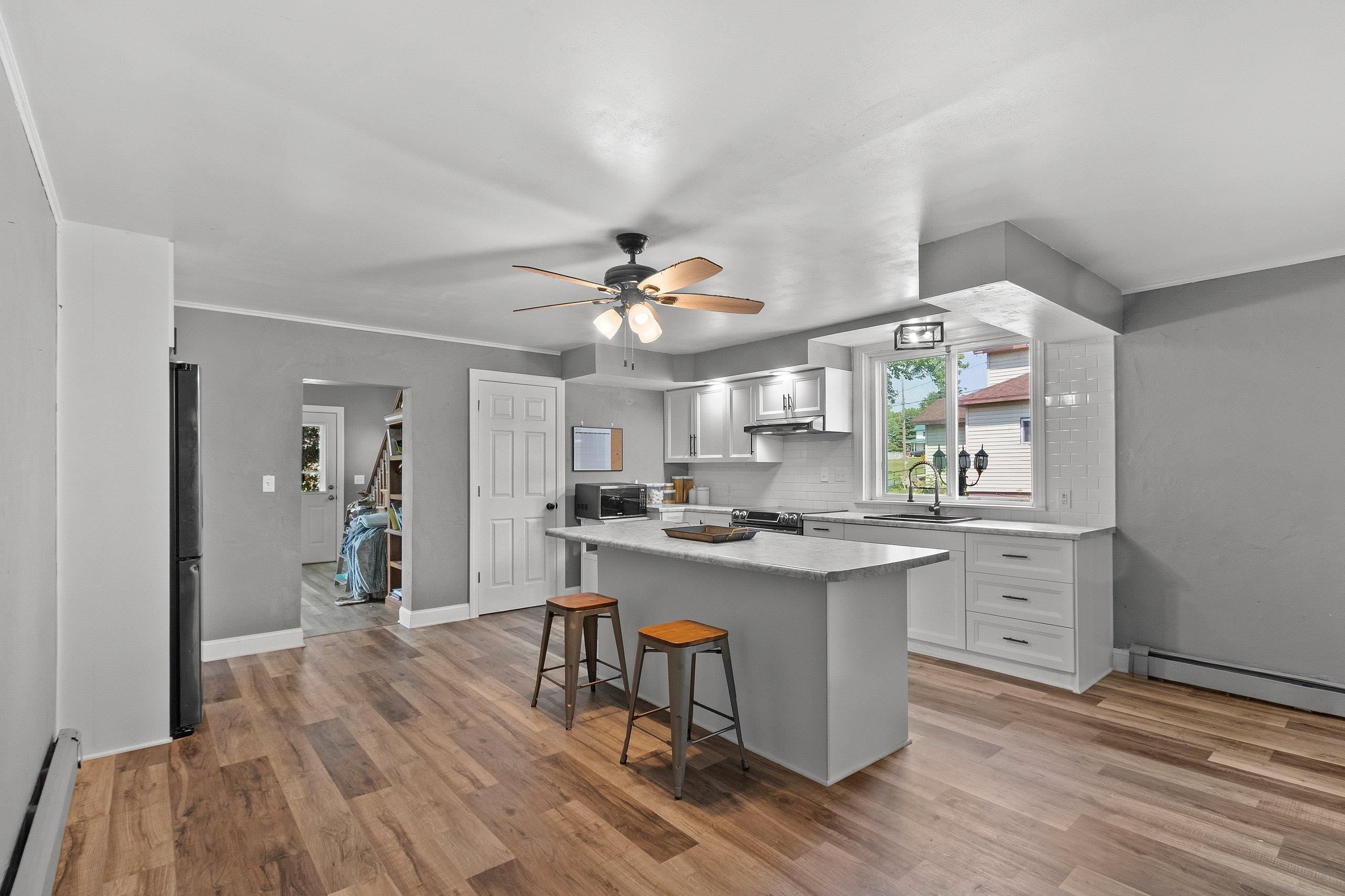 Cecil, Wisconsin 54111, United States, 6 Bedrooms Bedrooms, ,2 BathroomsBathrooms,Residential,Active,145634