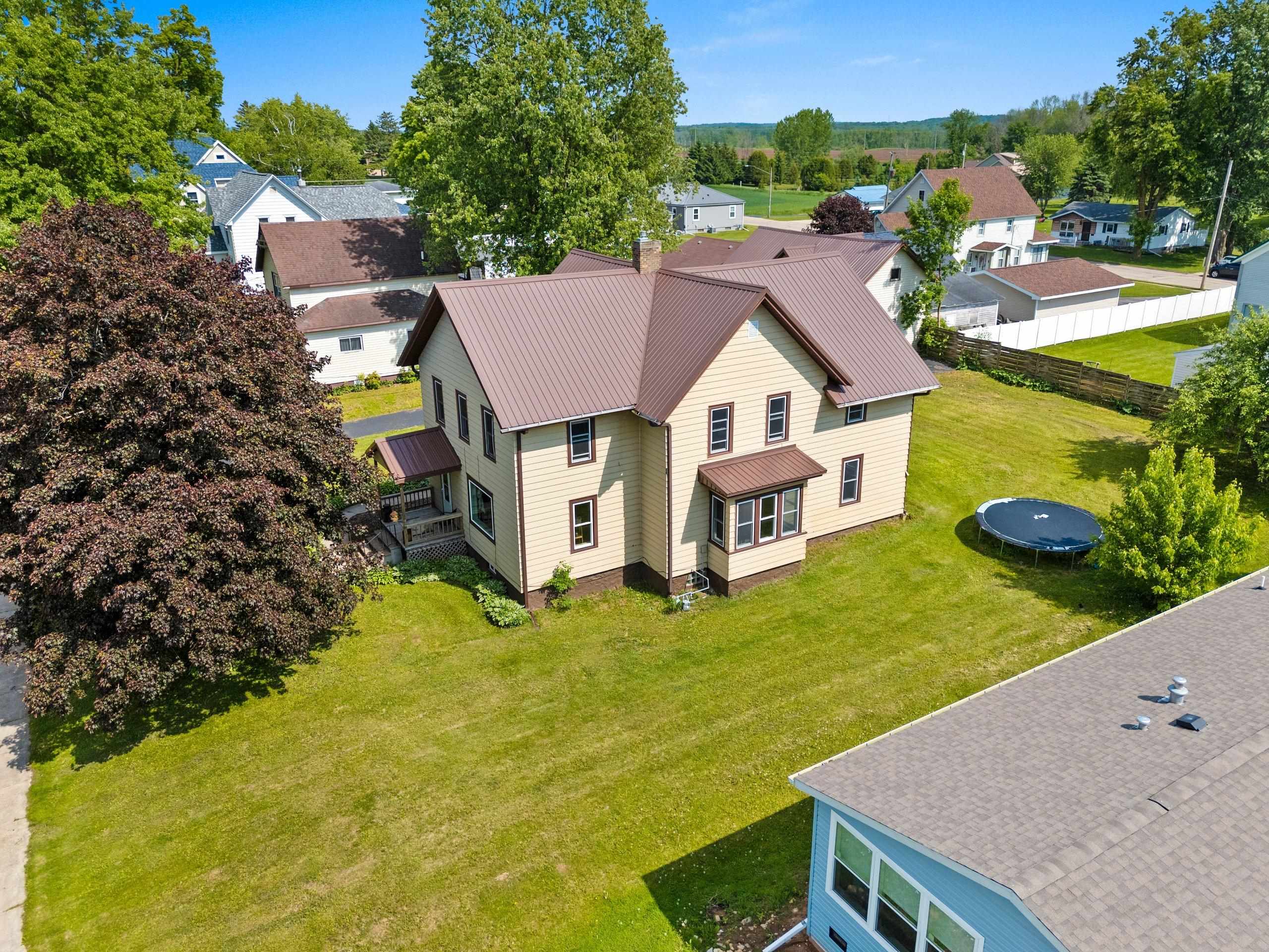 Cecil, Wisconsin 54111, United States, 6 Bedrooms Bedrooms, ,2 BathroomsBathrooms,Residential,Active,145634